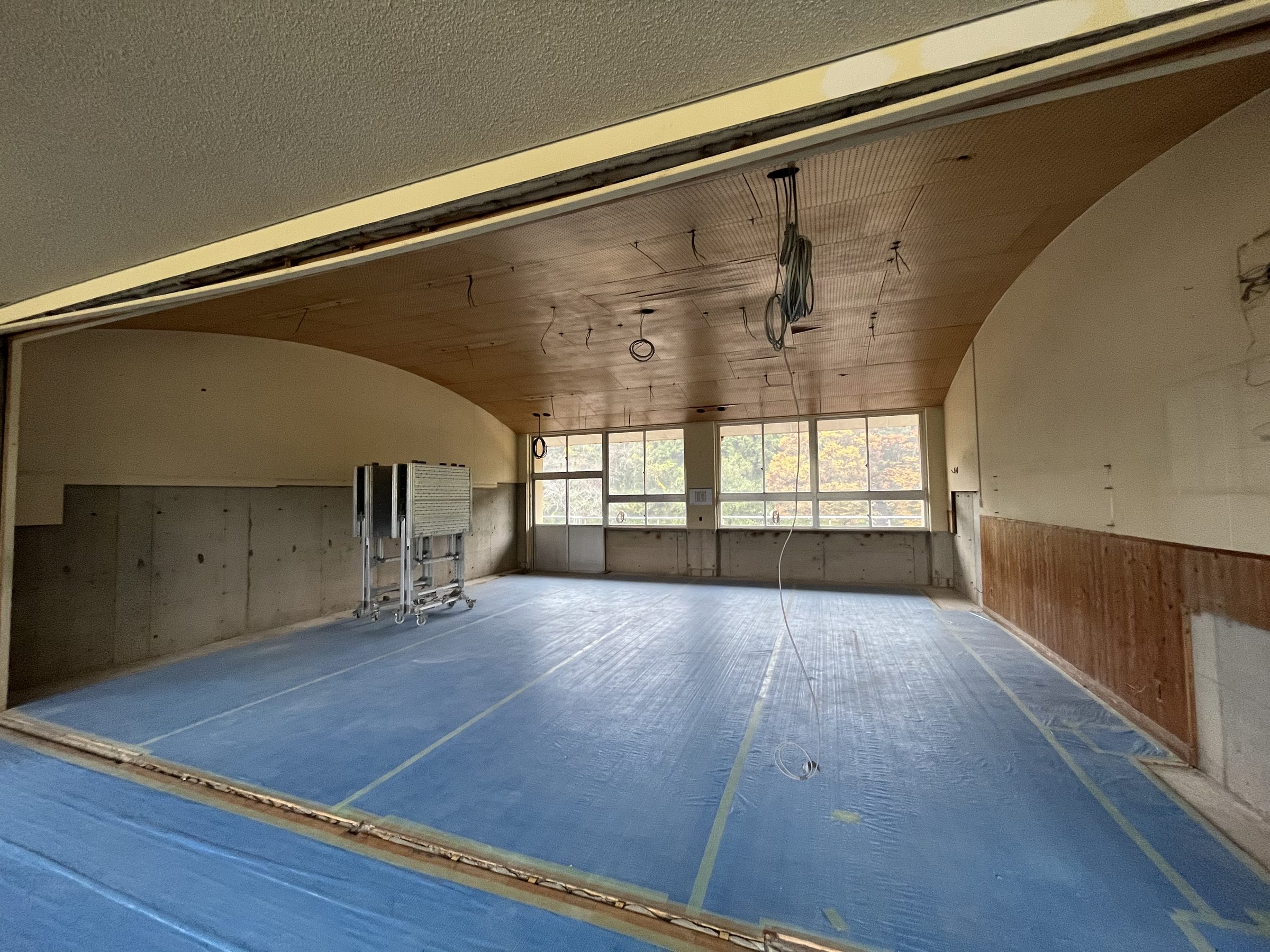 旧千田小学校の校舎と里景